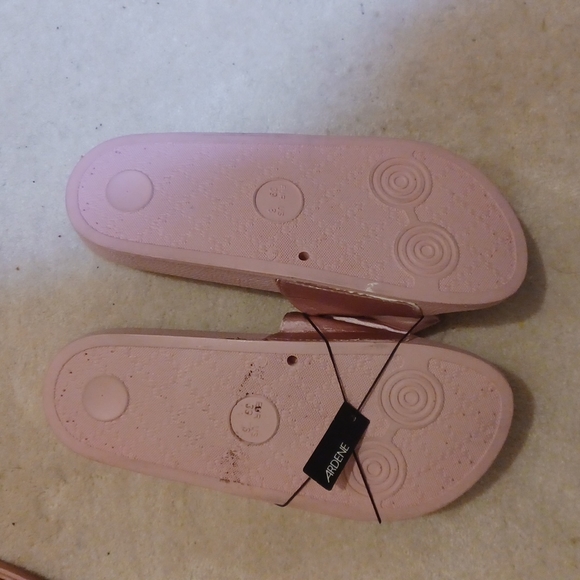 Pink slides brand new perfect condition 2 sizes available 7 & 8 bundle n save - Picture 2 of 3